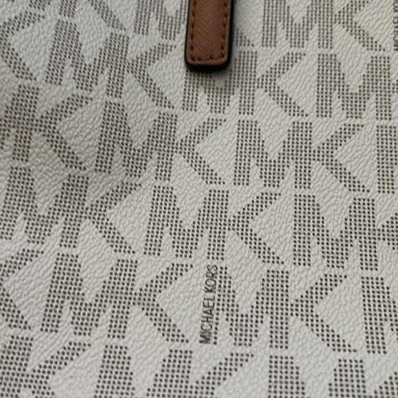 Sold - Picture 3 of 6